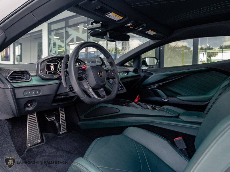 Used 2025 Lamborghini Revuelto image 19