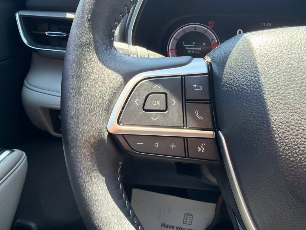 Used 2025 Toyota Highlander Platinum AWD/4WD image 31