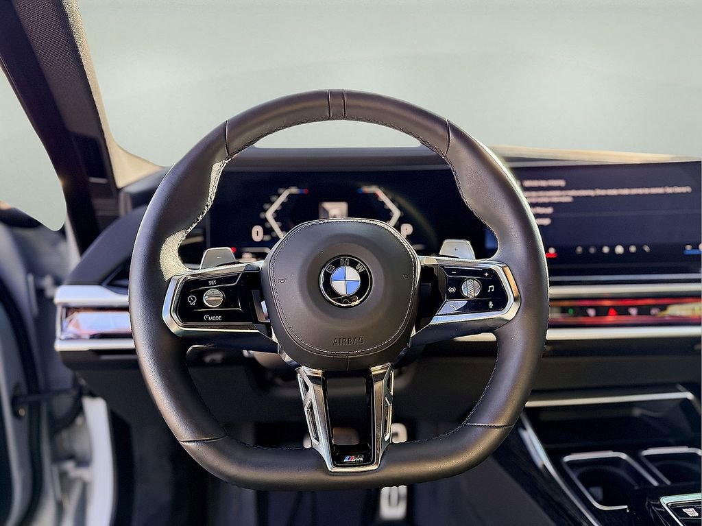 Used 2025 BMW 760i xDrive w/ Executive Package image 22