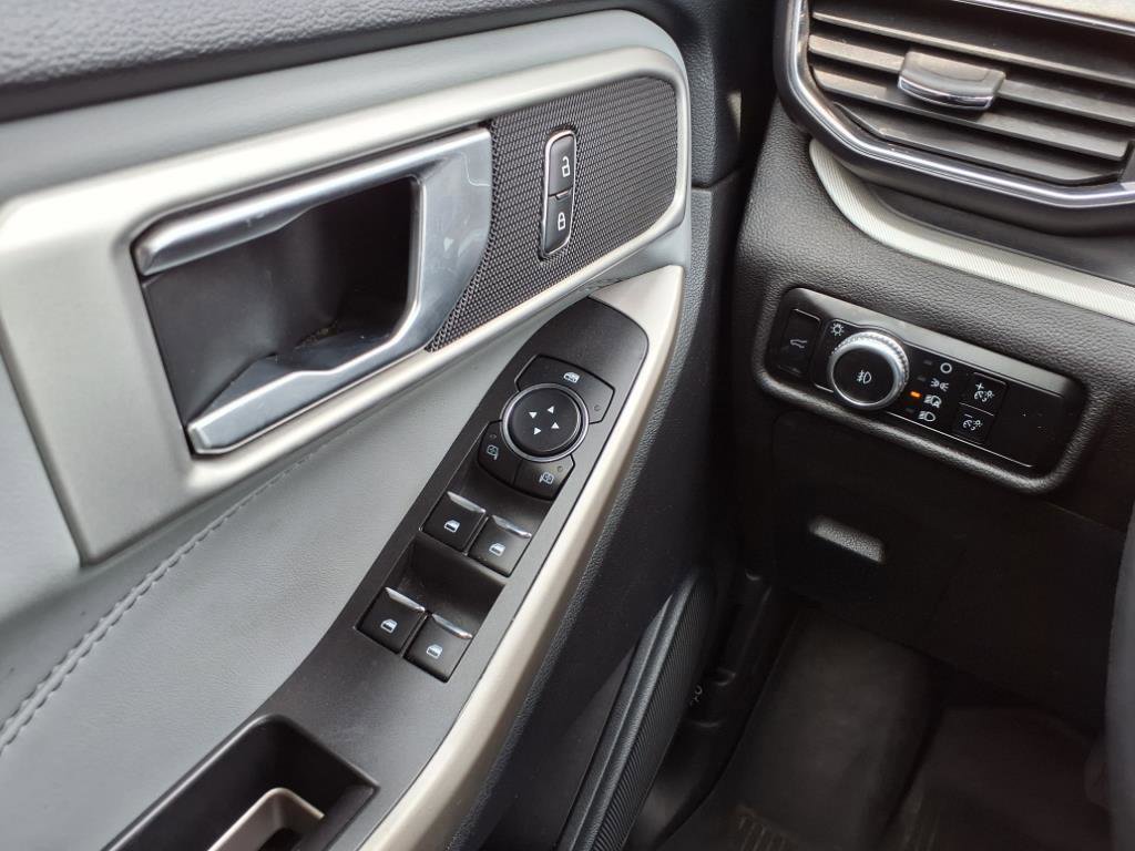 Used 2023 Ford Explorer XLT w/ Equipment Group 202A AWD/4WD image 19