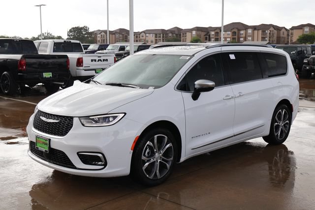 New 2026 Chrysler Pacifica Pinnacle FWD image 3