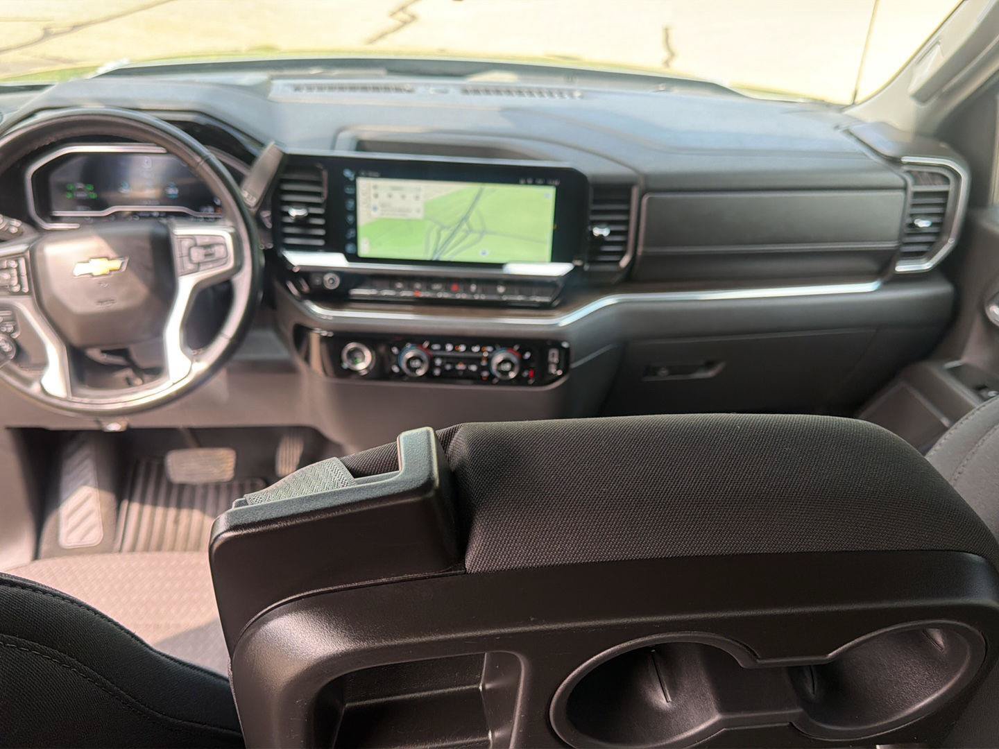 Used 2024 Chevrolet Silverado 1500 LT AWD/4WD image 30