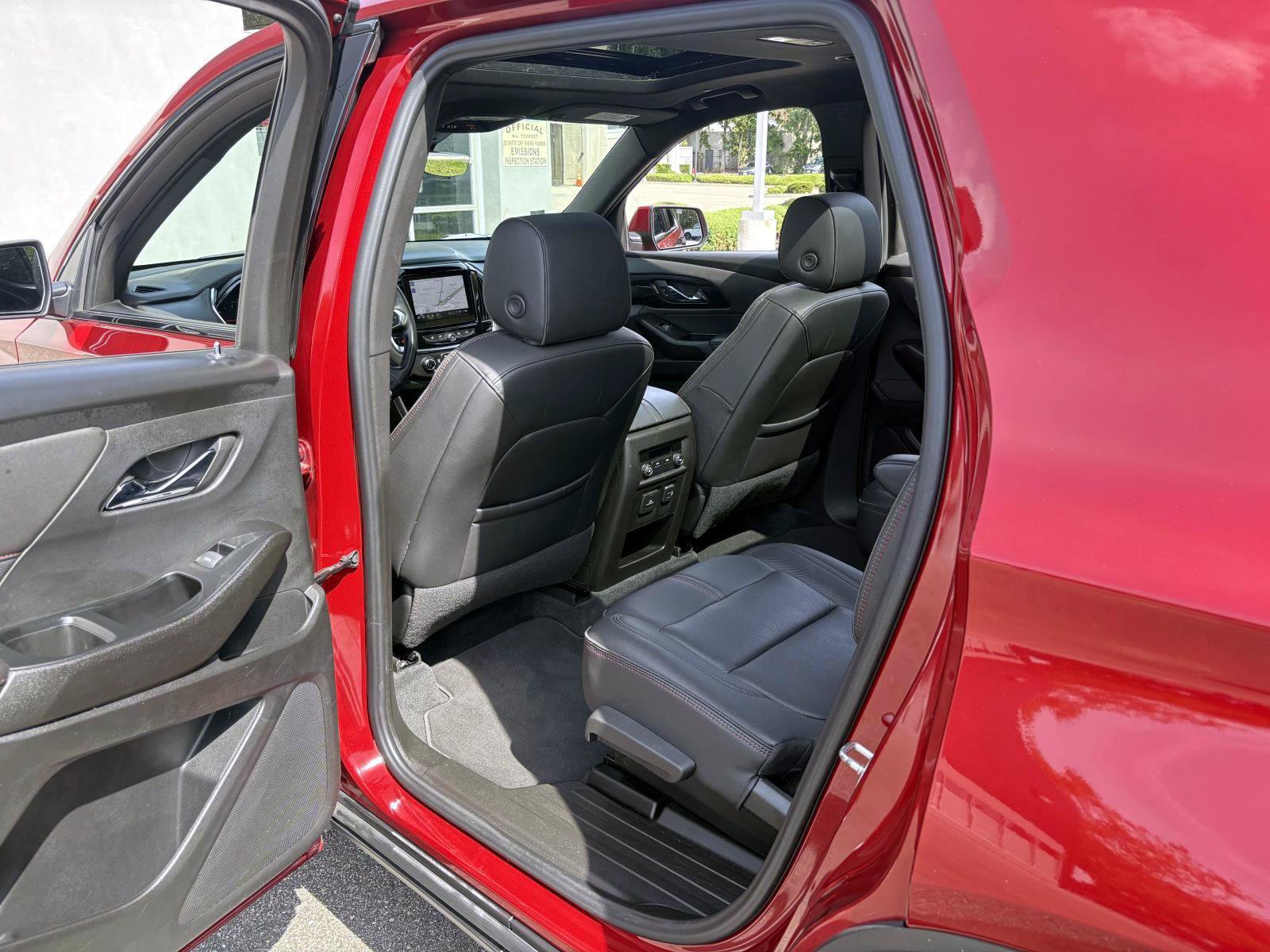 Used 2023 Chevrolet Traverse RS AWD/4WD image 28