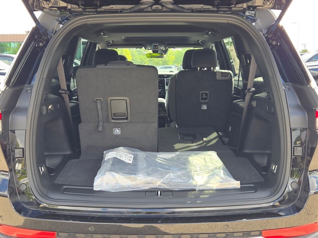 New 2025 Jeep Grand Cherokee L Laredo w/ Trailer Tow Package image 17