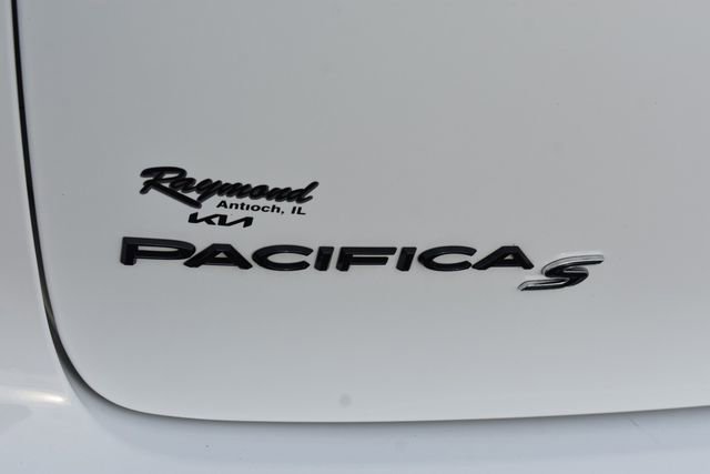 Used 2019 Chrysler Pacifica Touring Plus w/ S Appearance Package FWD image 18