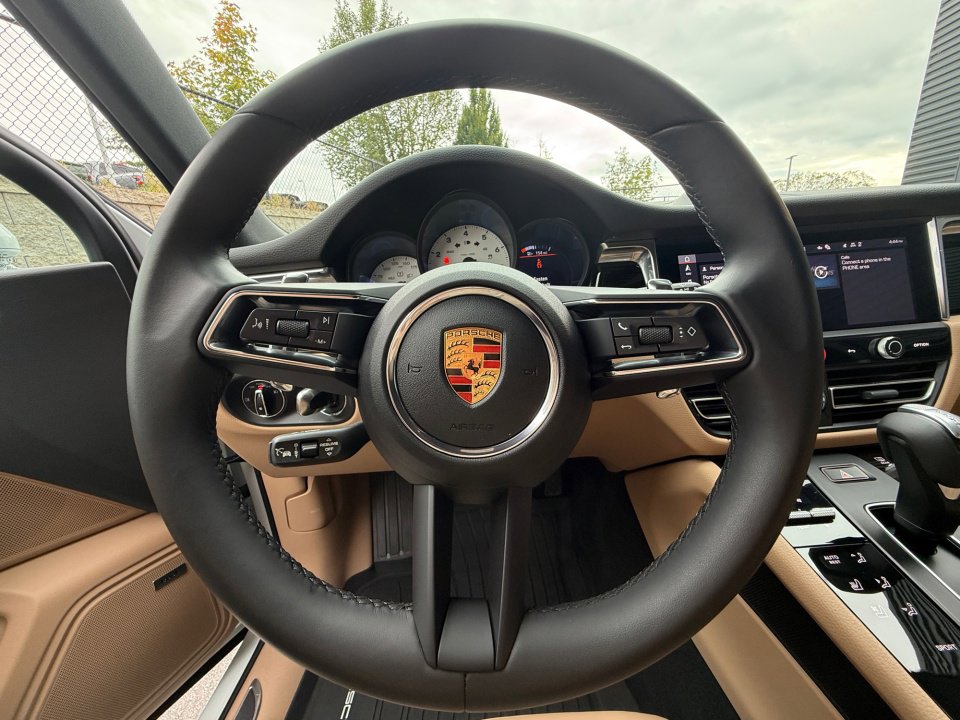 Certified 2025 Porsche Macan image 15