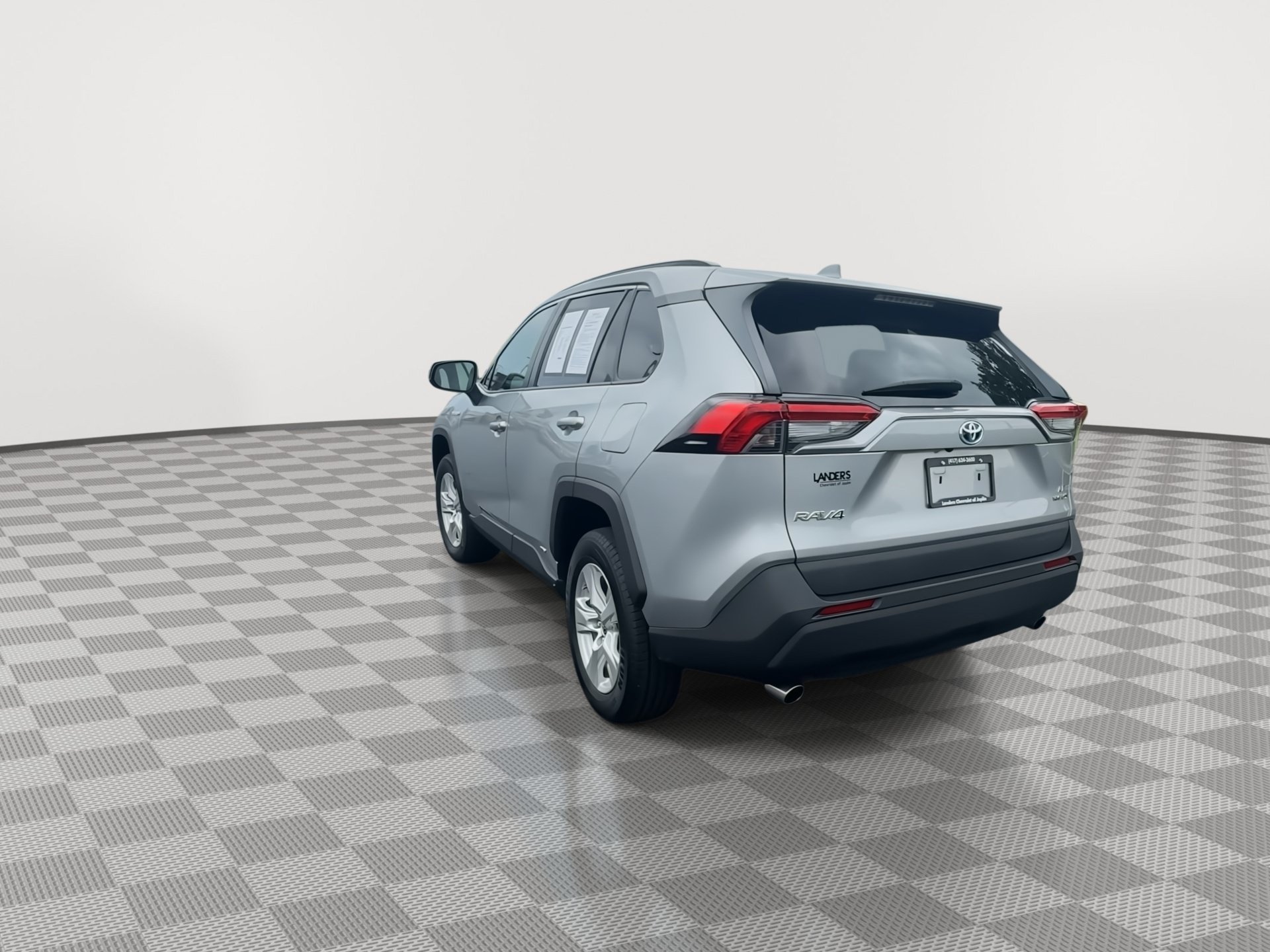 Used 2021 Toyota RAV4 LE AWD/4WD image 6