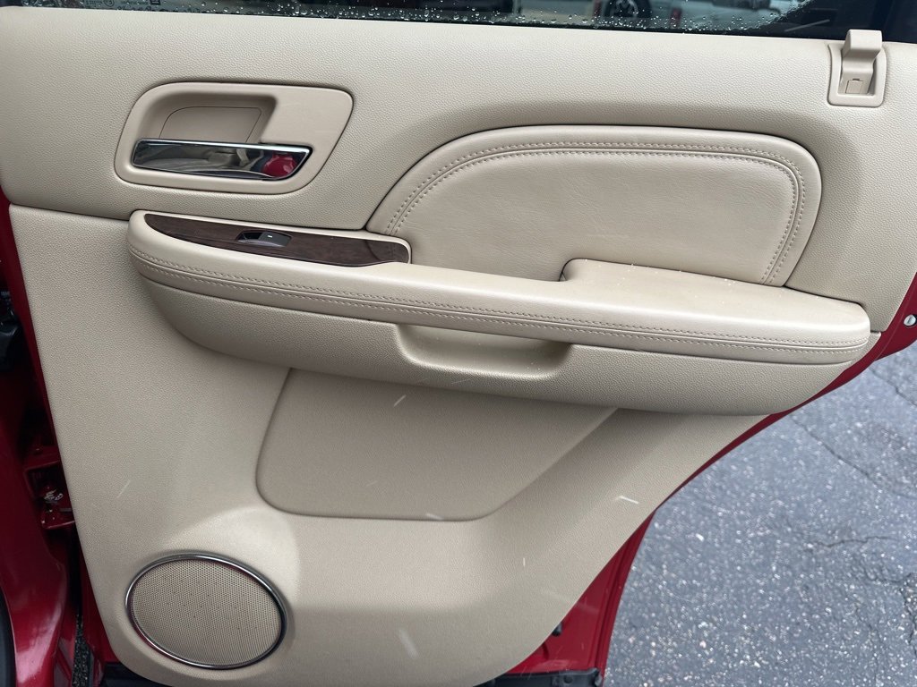Used 2012 Cadillac Escalade Premium image 31