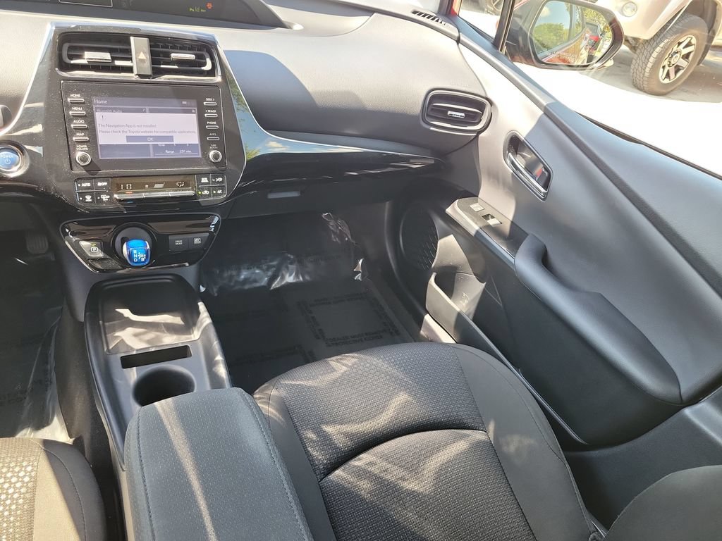 Certified 2020 Toyota Prius LE AWD/4WD image 28