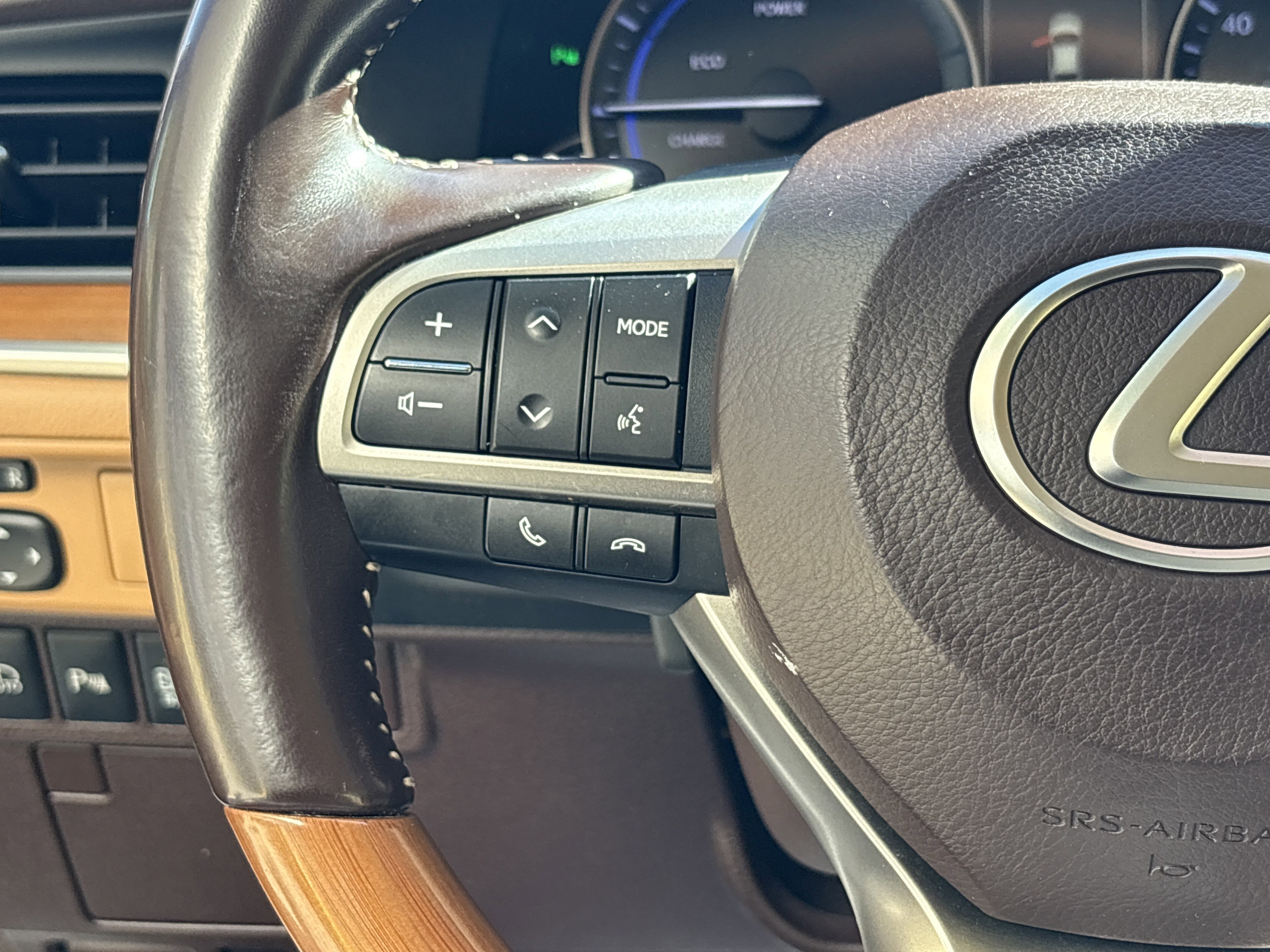 Used 2016 Lexus ES 300h w/ Luxury Package w/Wood Trim image 19