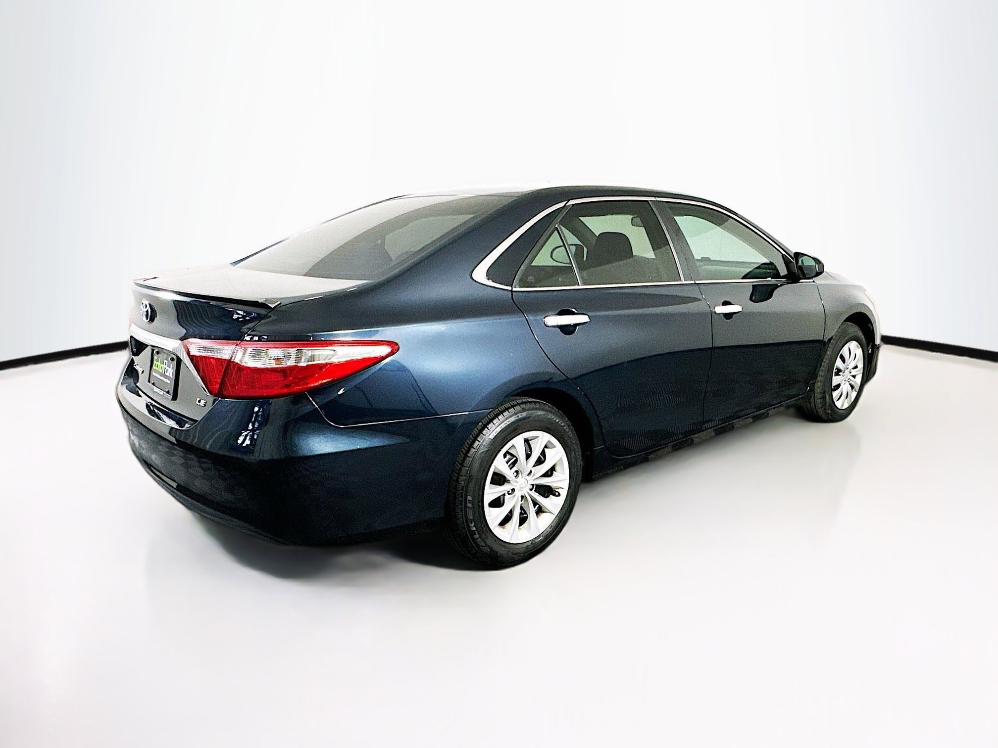 Used 2017 Toyota Camry LE FWD image 9