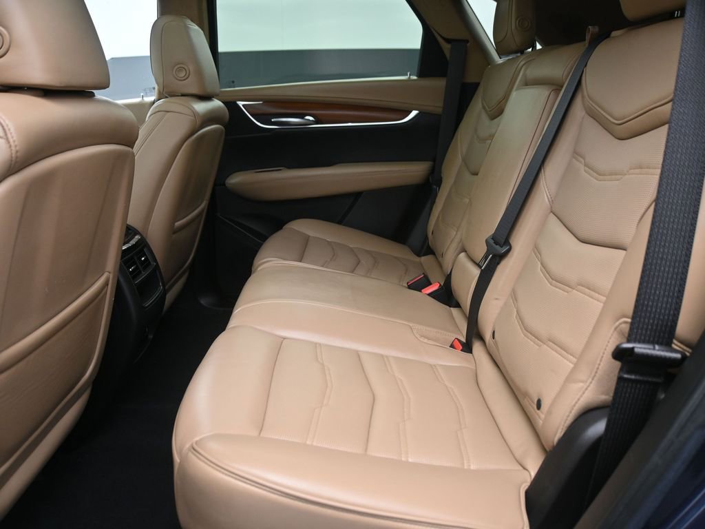 Used 2018 Cadillac XT5 Platinum w/ Driver Assist Package AWD/4WD image 11