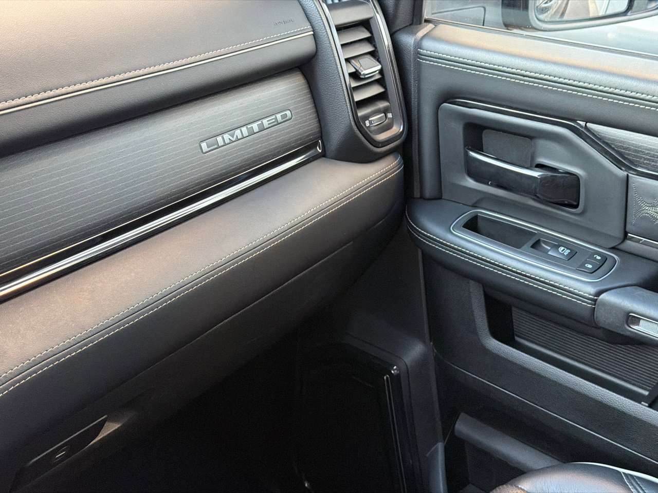 Used 2023 RAM 2500 Limited image 34