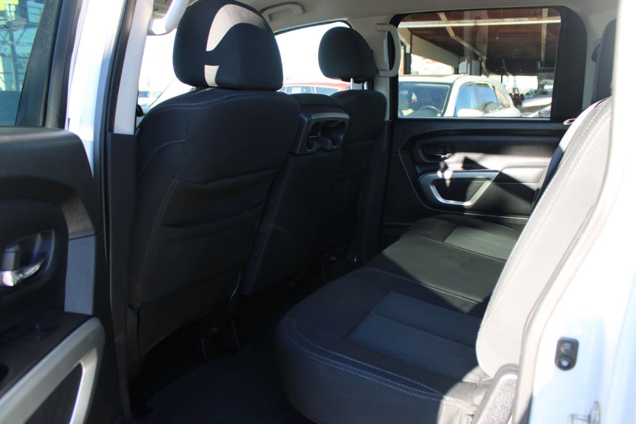 Used 2017 Nissan Titan SV image 14