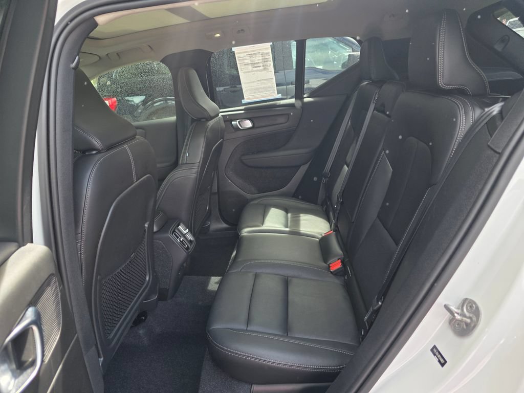 Used 2024 Volvo XC40 B5 Plus AWD/4WD image 11