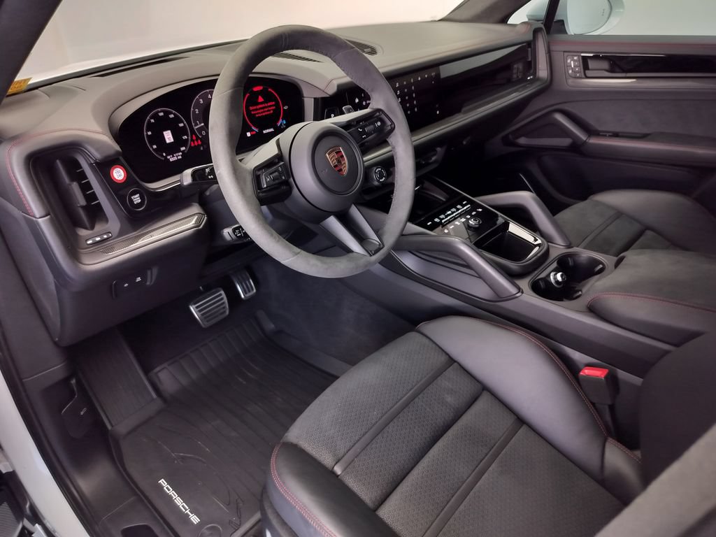 Certified 2025 Porsche Cayenne GTS AWD/4WD image 4