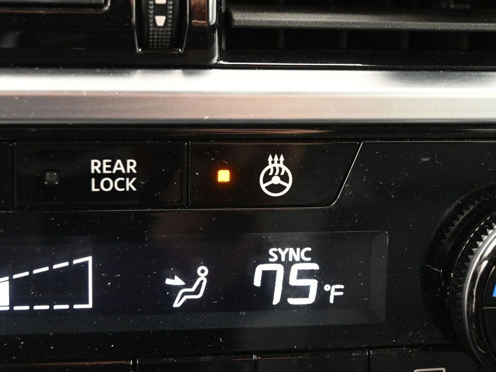 Used 2024 Nissan Pathfinder Platinum w/ Cargo Package image 21