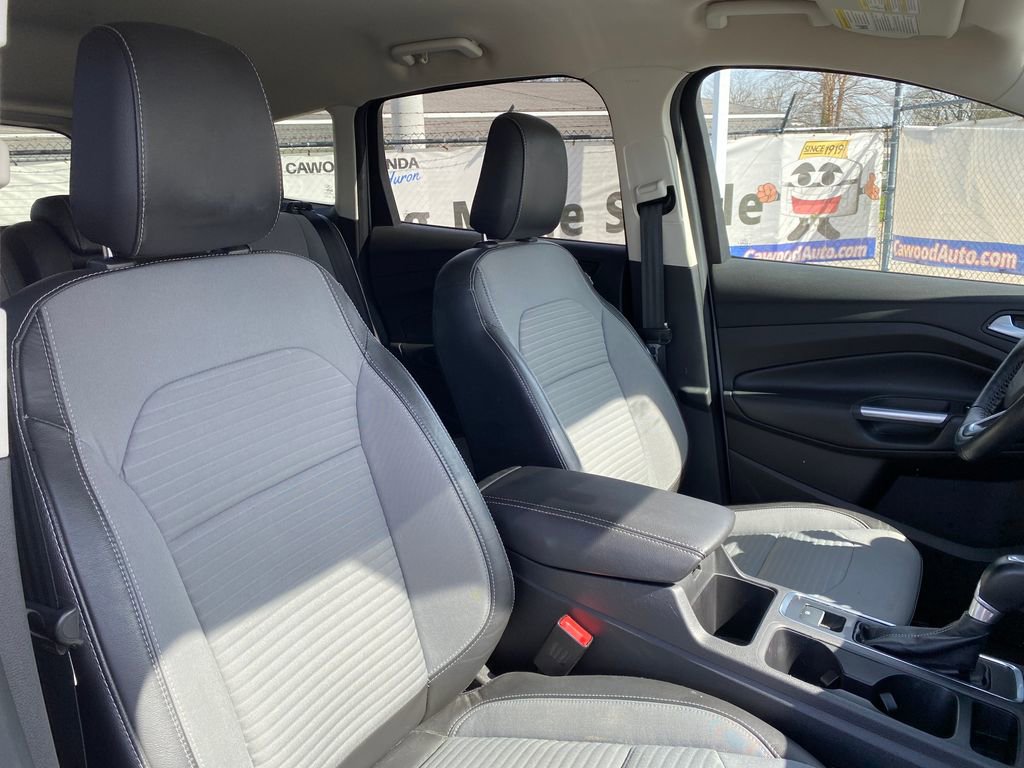 Used 2018 Ford Escape SE w/ SE Sport Appearance Package FWD image 16