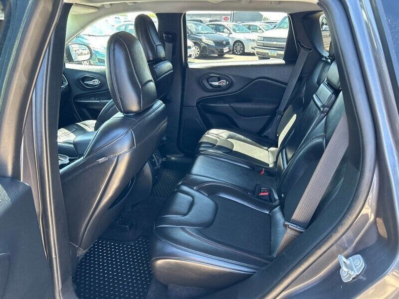 Used 2019 Jeep Cherokee Trailhawk w/ Comfort/Convenience Group image 13