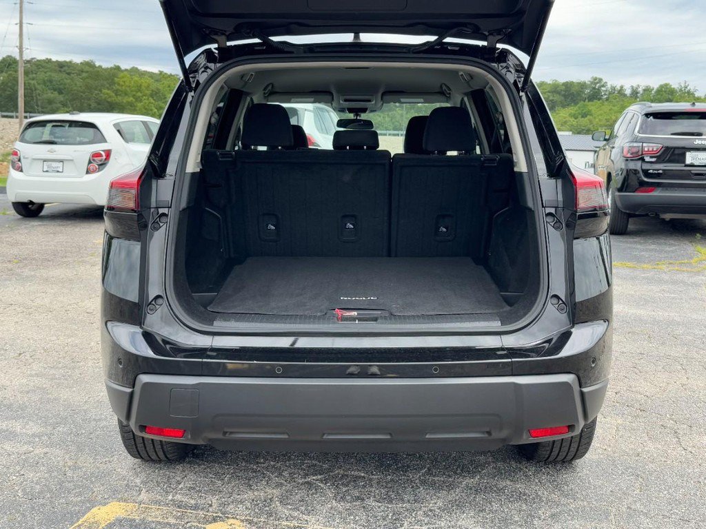 Used 2024 Nissan Rogue S AWD/4WD image 6