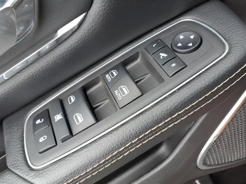 Used 2024 RAM 1500 Laramie image 13