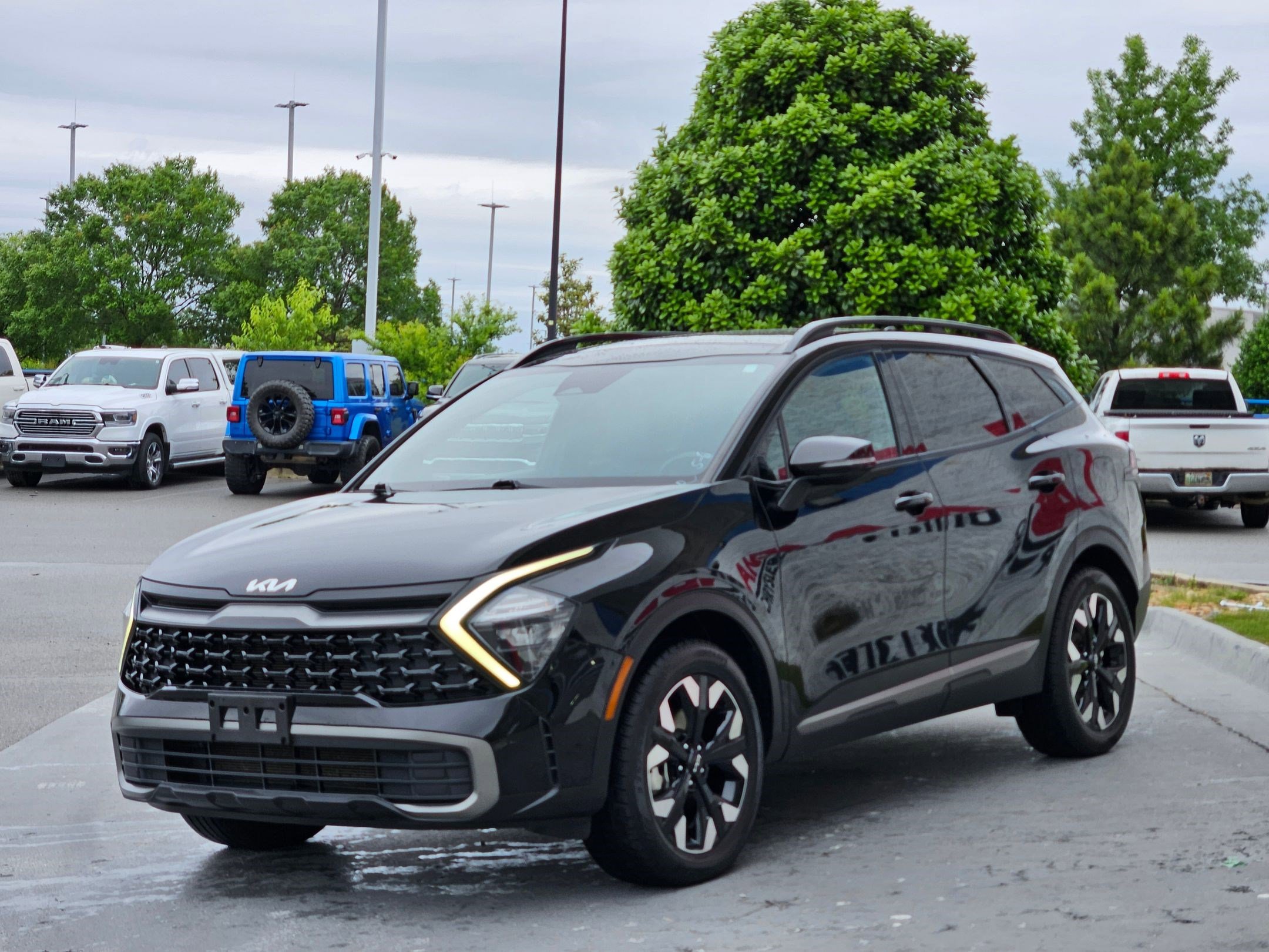 Used 2023 Kia Sportage X-Line w/ X-Line Premium Package AWD/4WD image 3