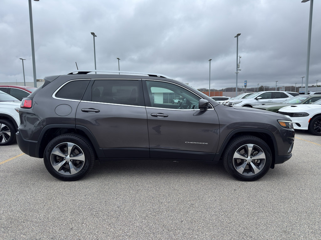 Used 2019 Jeep Cherokee Limited w/ Luxury Group AWD/4WD image 4
