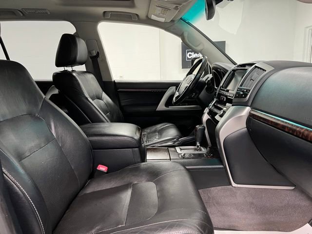 Used 2014 Toyota Land Cruiser image 60