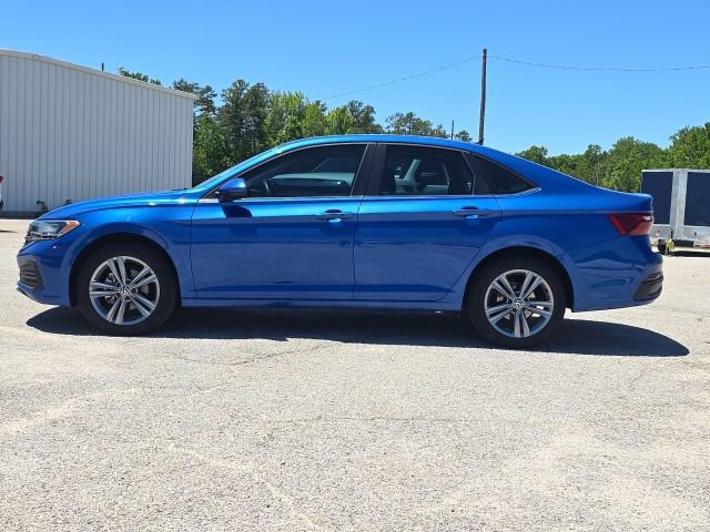 Used 2023 Volkswagen Jetta SE FWD image 2