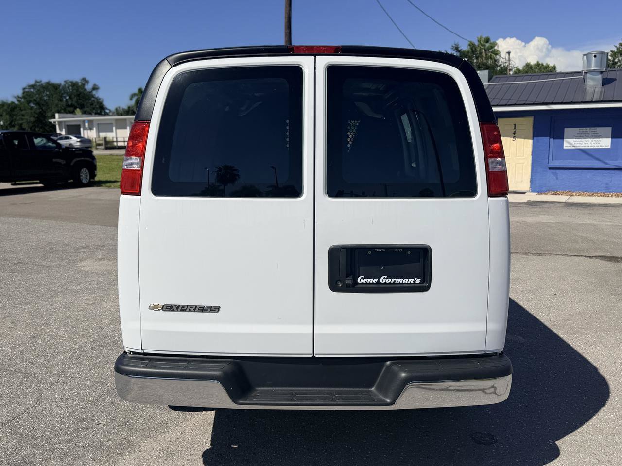 Used 2025 Chevrolet Express 2500 w/ Driver Convenience Package RWD image 6