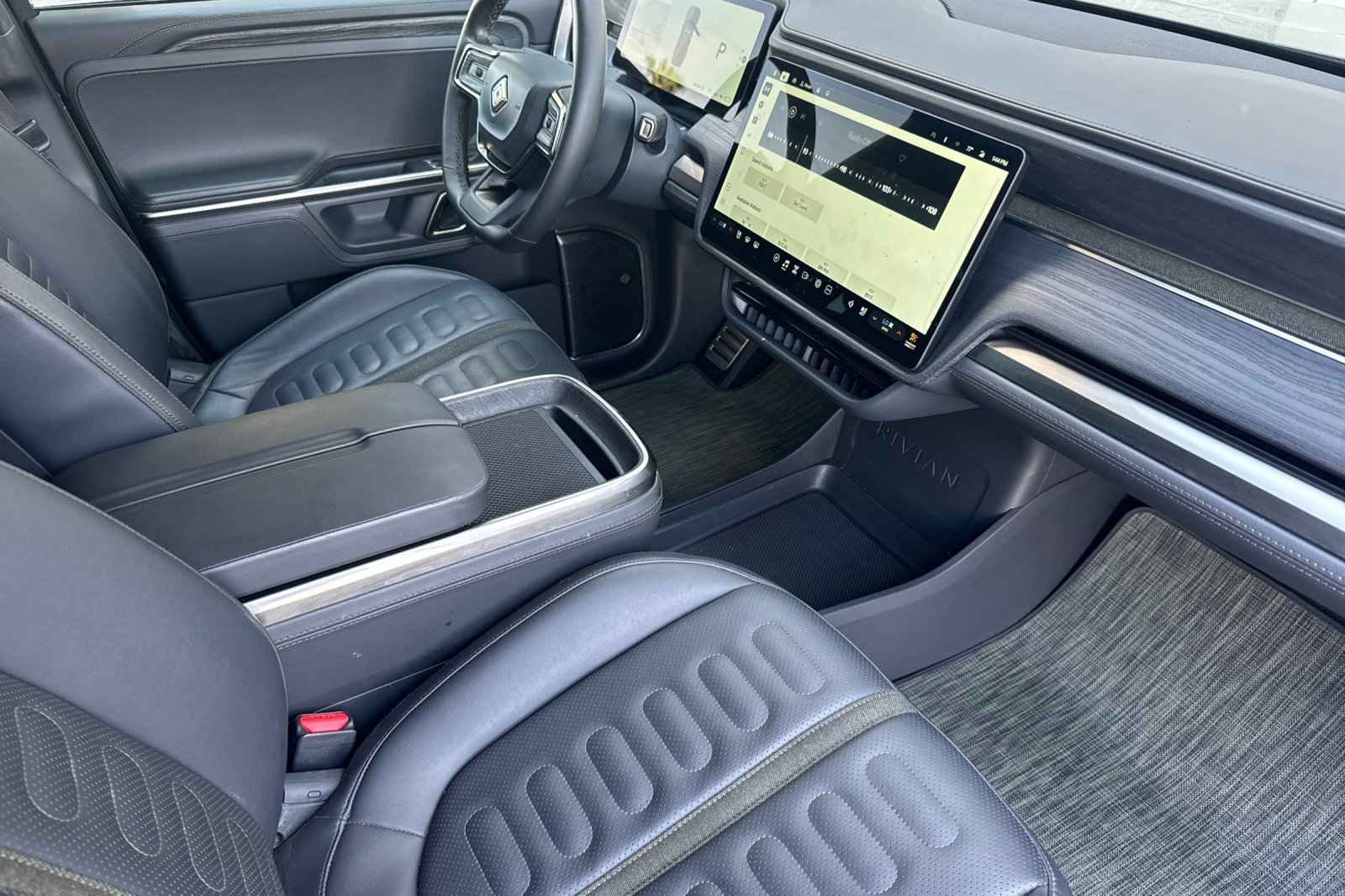 Used 2023 Rivian R1S Launch Edition image 16