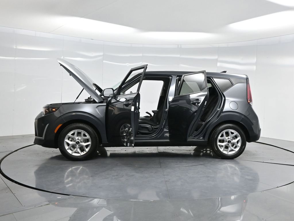 Used 2023 Kia Soul LX w/ LX Technology Package image 44