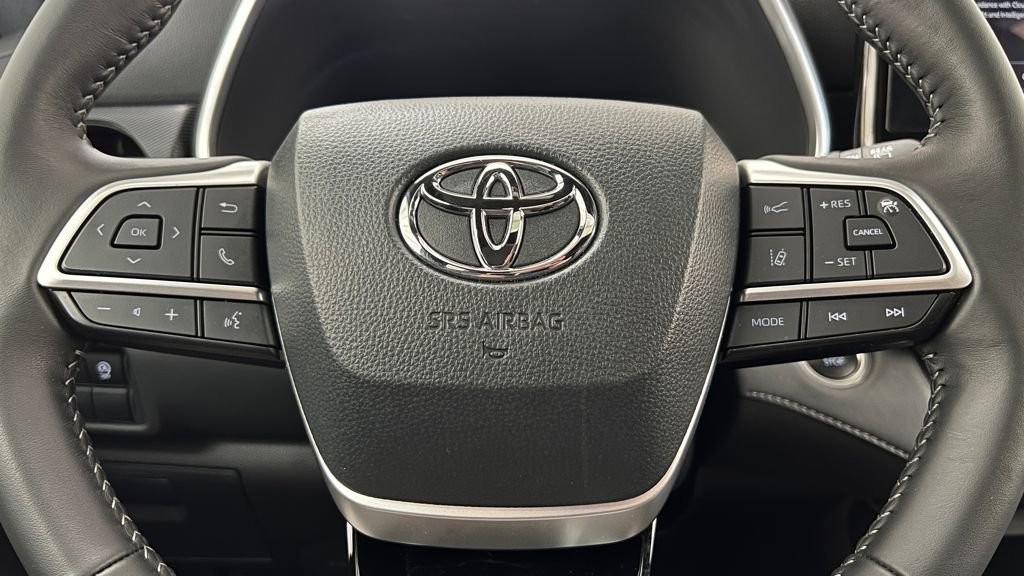 Certified 2025 Toyota Highlander XSE image 36