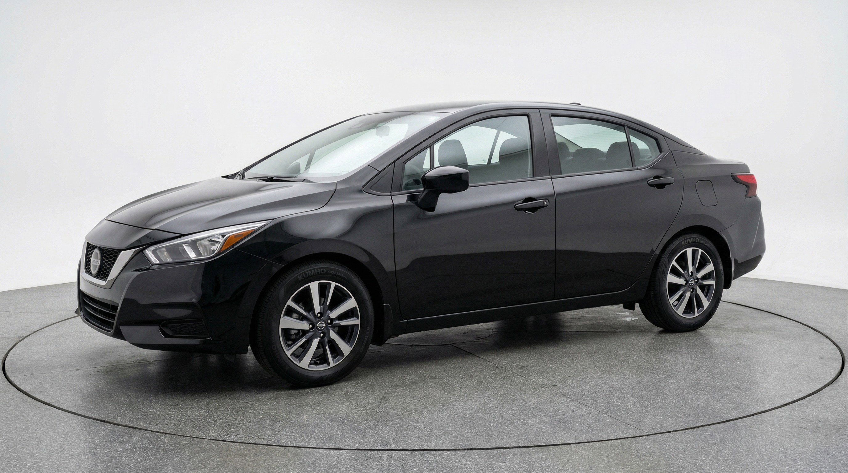 Used 2025 Nissan Versa SV image 3