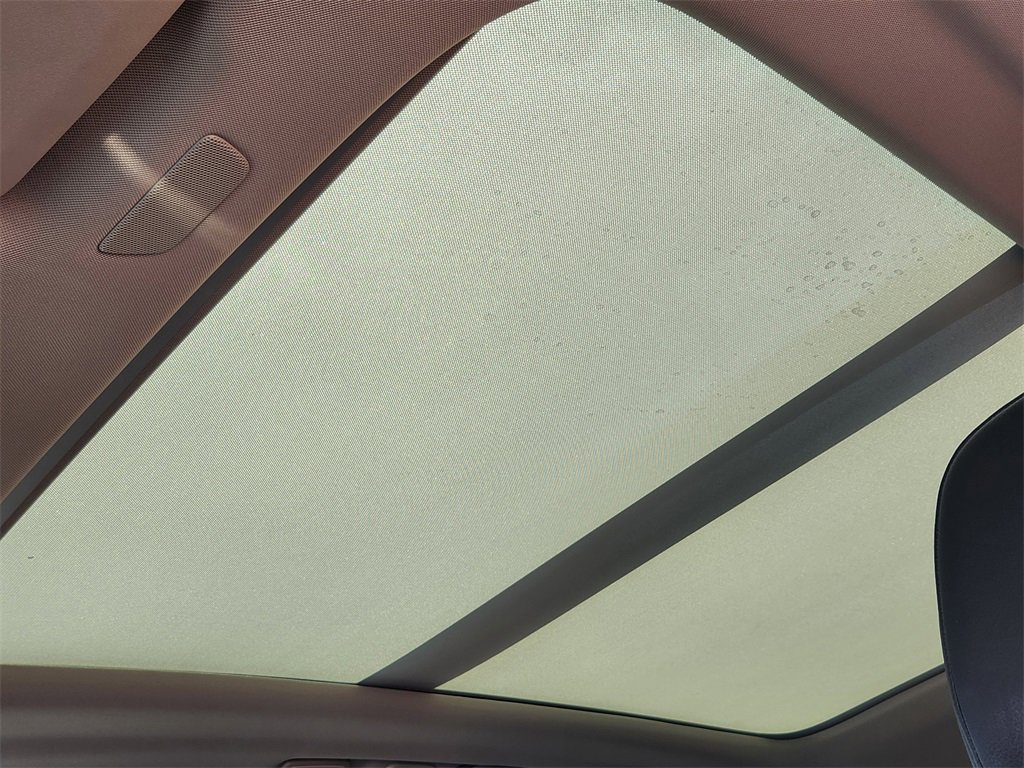 Used 2025 Volvo XC60 B5 Core image 17