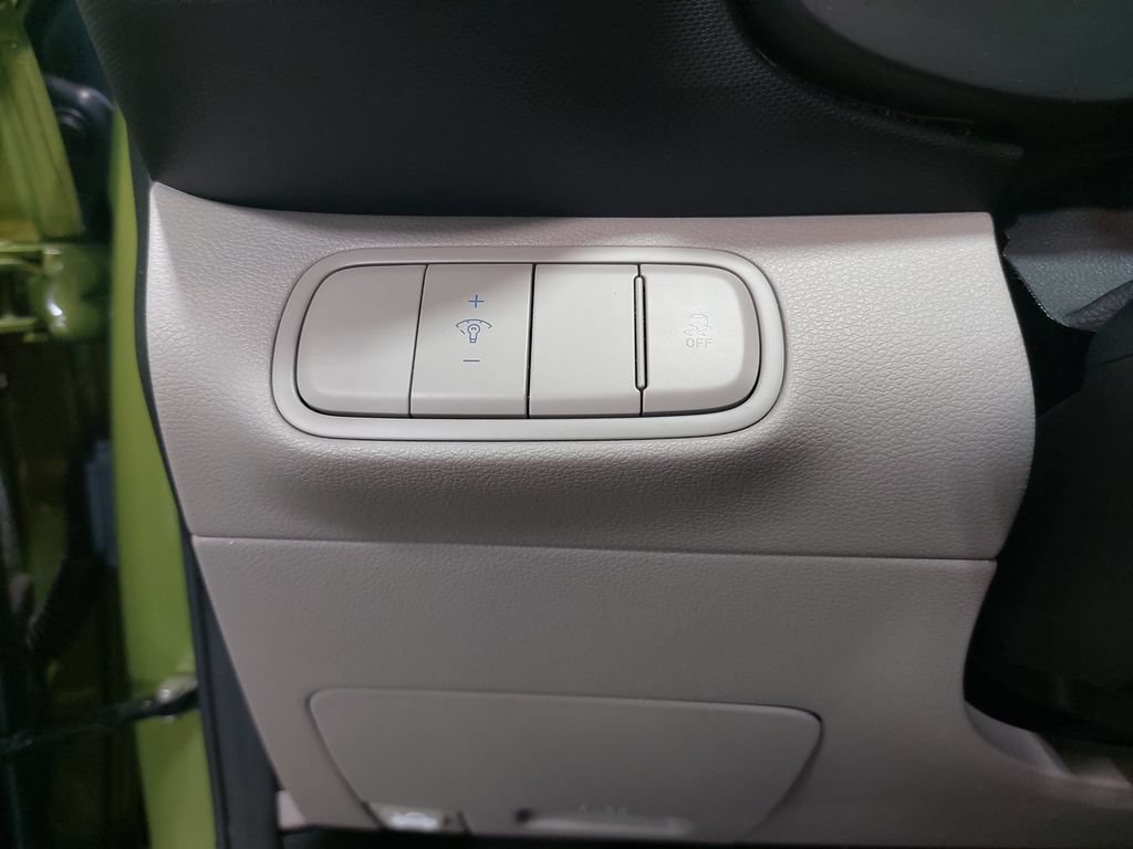 Certified 2024 Hyundai Venue SEL FWD image 25