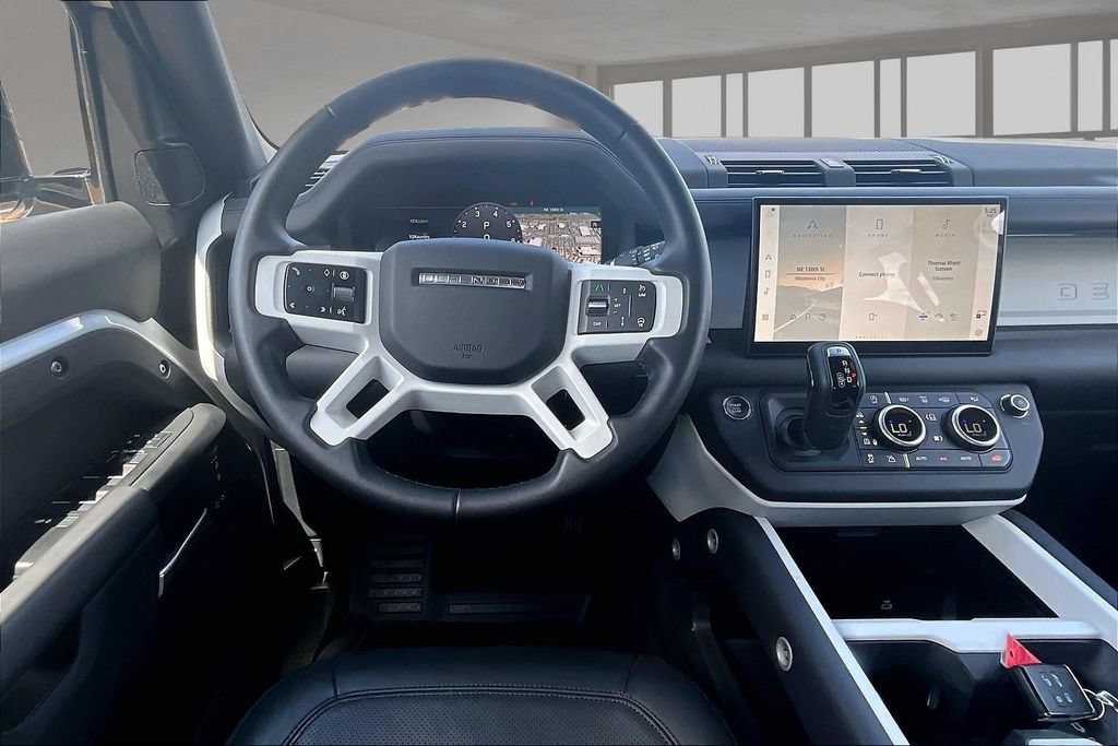 Certified 2025 Land Rover Defender 130 X-Dynamic SE AWD/4WD image 5