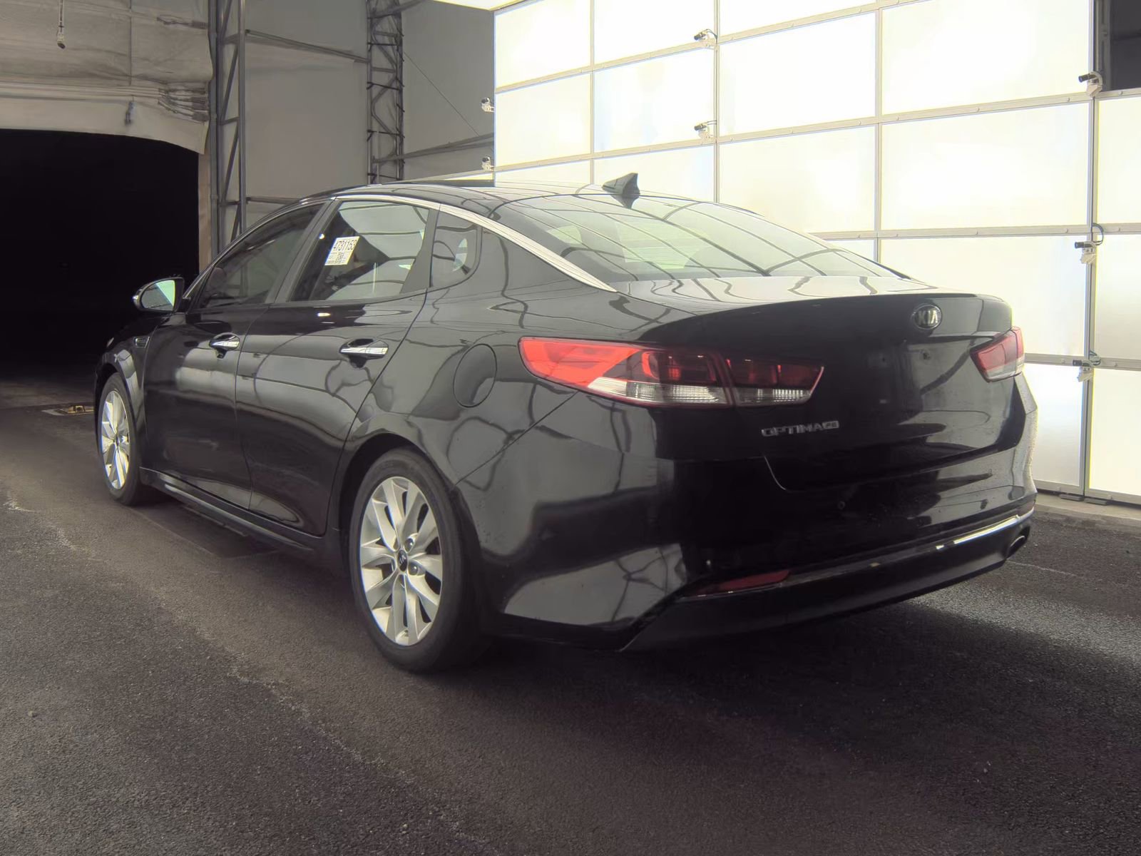 Used 2018 Kia Optima LX w/ 17" Alloy Wheels Package image 6