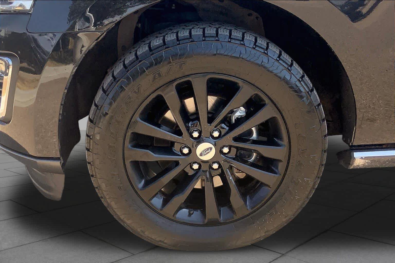 Used 2019 Ford Expedition Limited w/ Driver Assistance Package AWD/4WD image 11