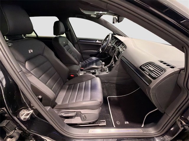 Used 2017 Volkswagen Golf 4-Door image 24