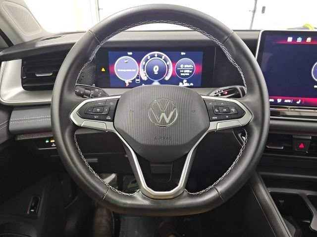 Used 2025 Volkswagen Tiguan SE w/ Panoramic Sunroof Package AWD/4WD image 18
