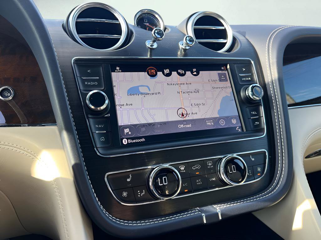 Used 2018 Bentley Bentayga AWD/4WD image 35