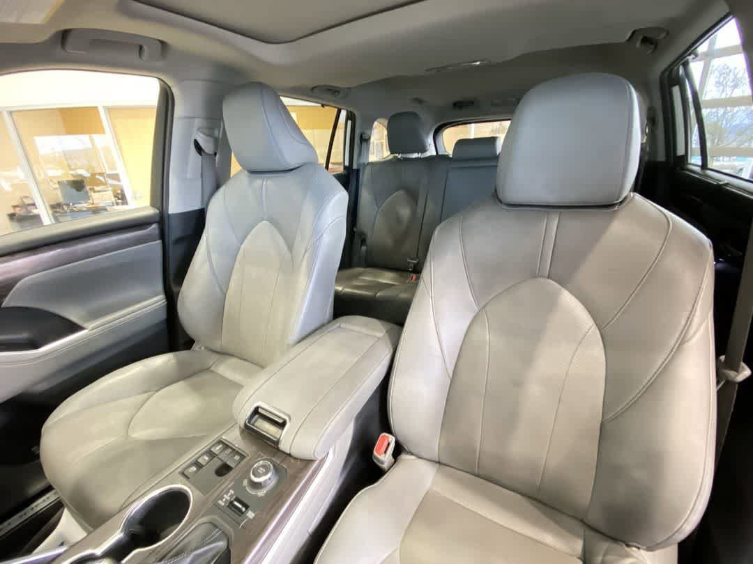 Used 2023 Toyota Highlander Limited AWD/4WD image 14