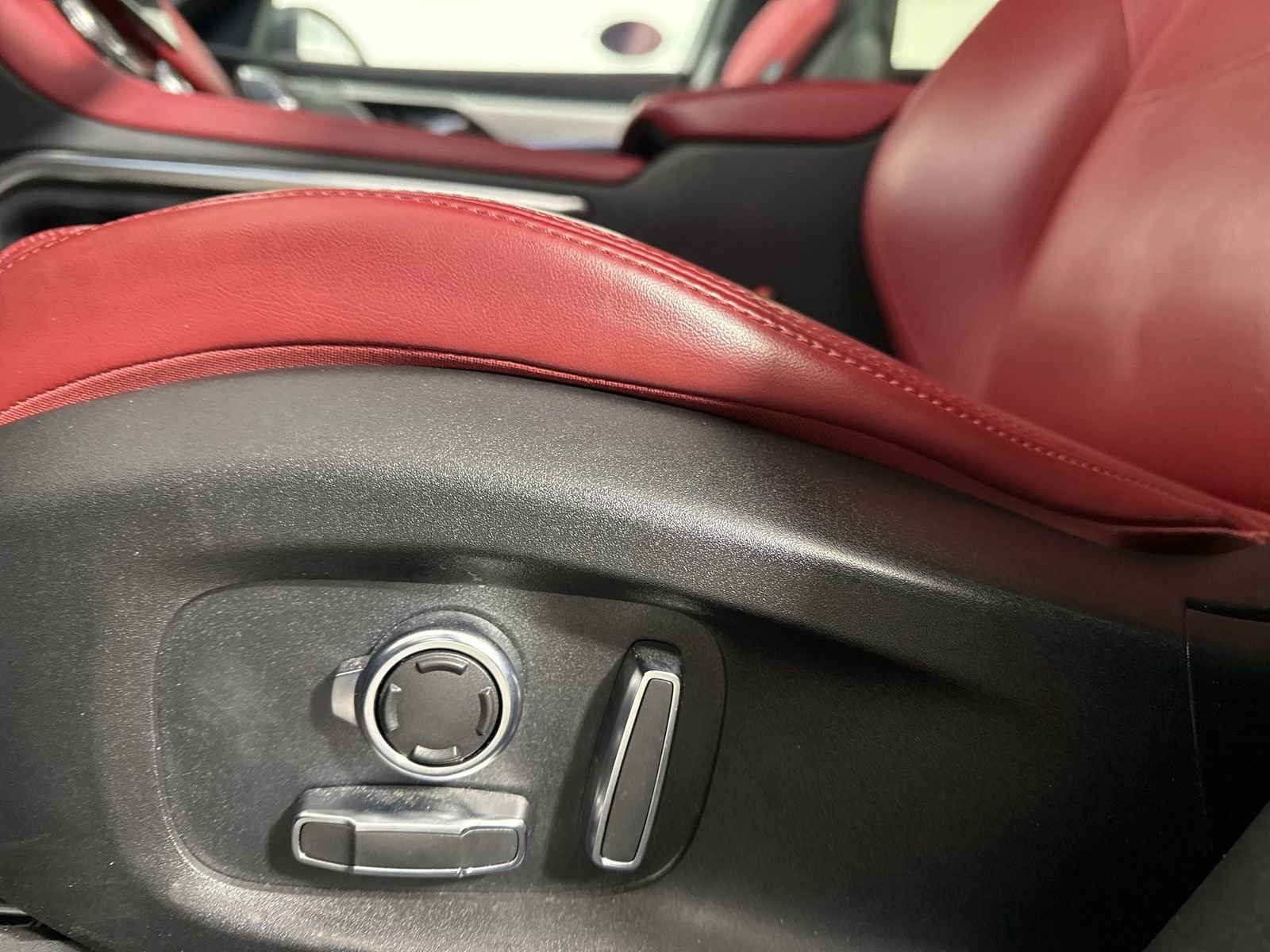 Used 2024 Jaguar F-PACE R-Dynamic S image 21