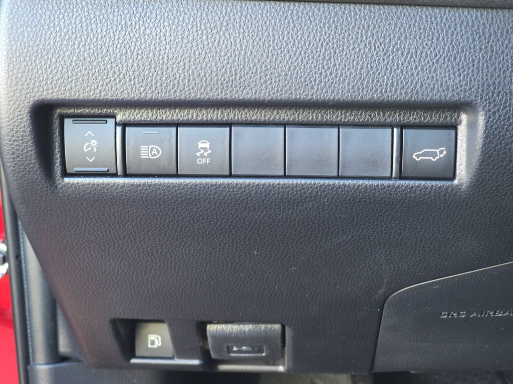 Used 2021 Toyota Venza LE w/ Carpet Mat Package (TMS) AWD/4WD image 28