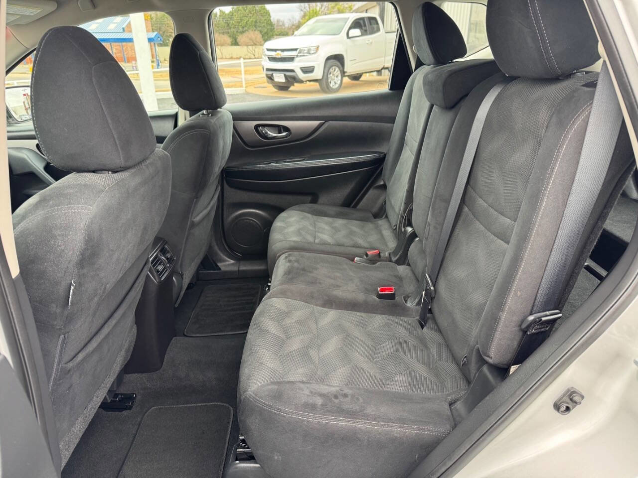 Used 2016 Nissan Rogue S image 17