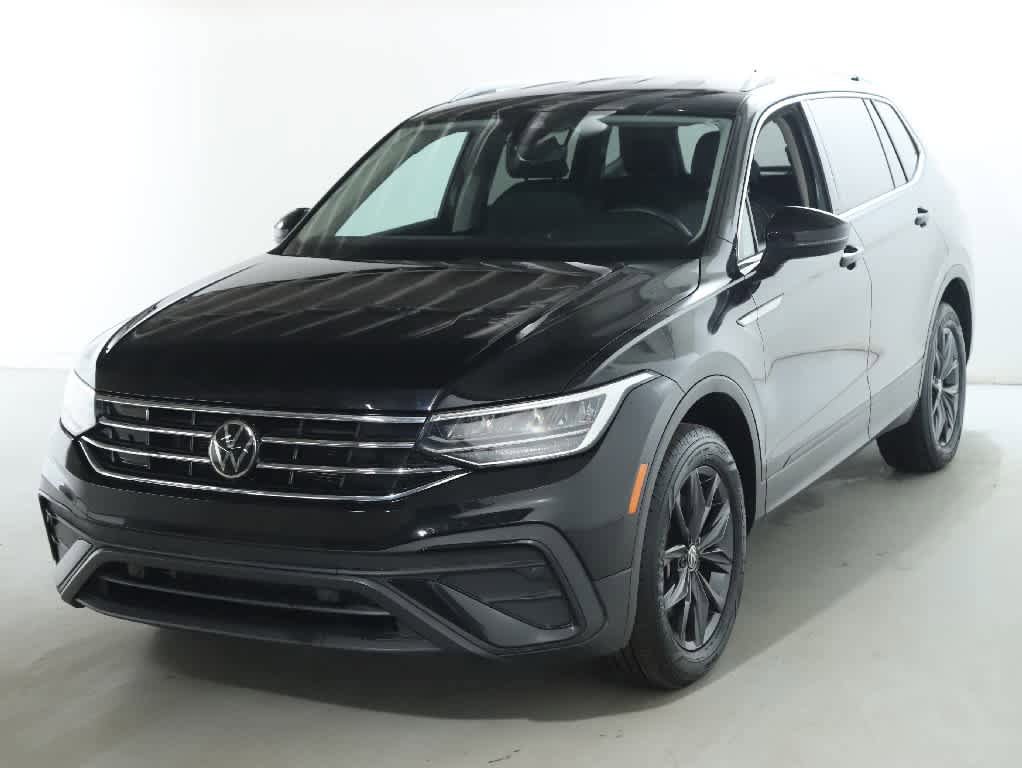 Certified 2023 Volkswagen Tiguan SE image 1