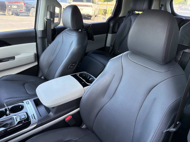 Used 2024 Kia Carnival SX Prestige image 14