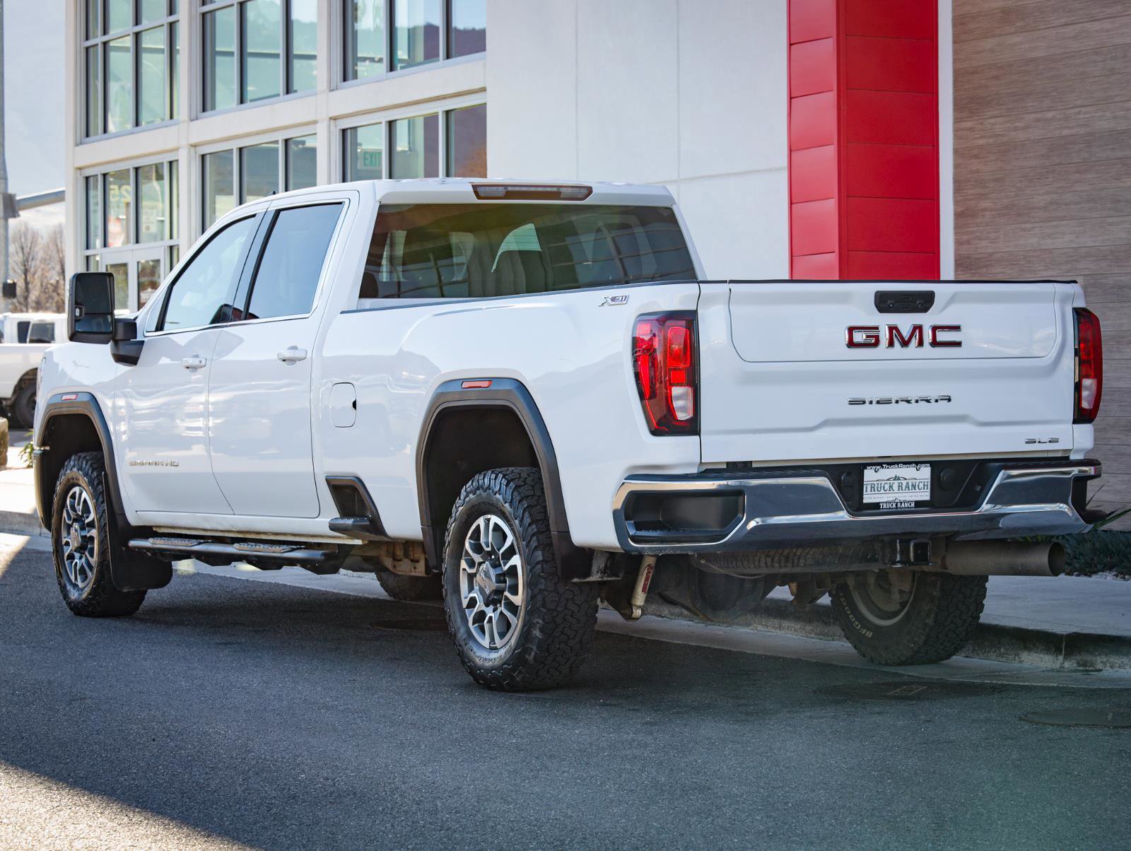 Used 2024 GMC Sierra 3500 SLE w/ SLE Convenience Package image 6