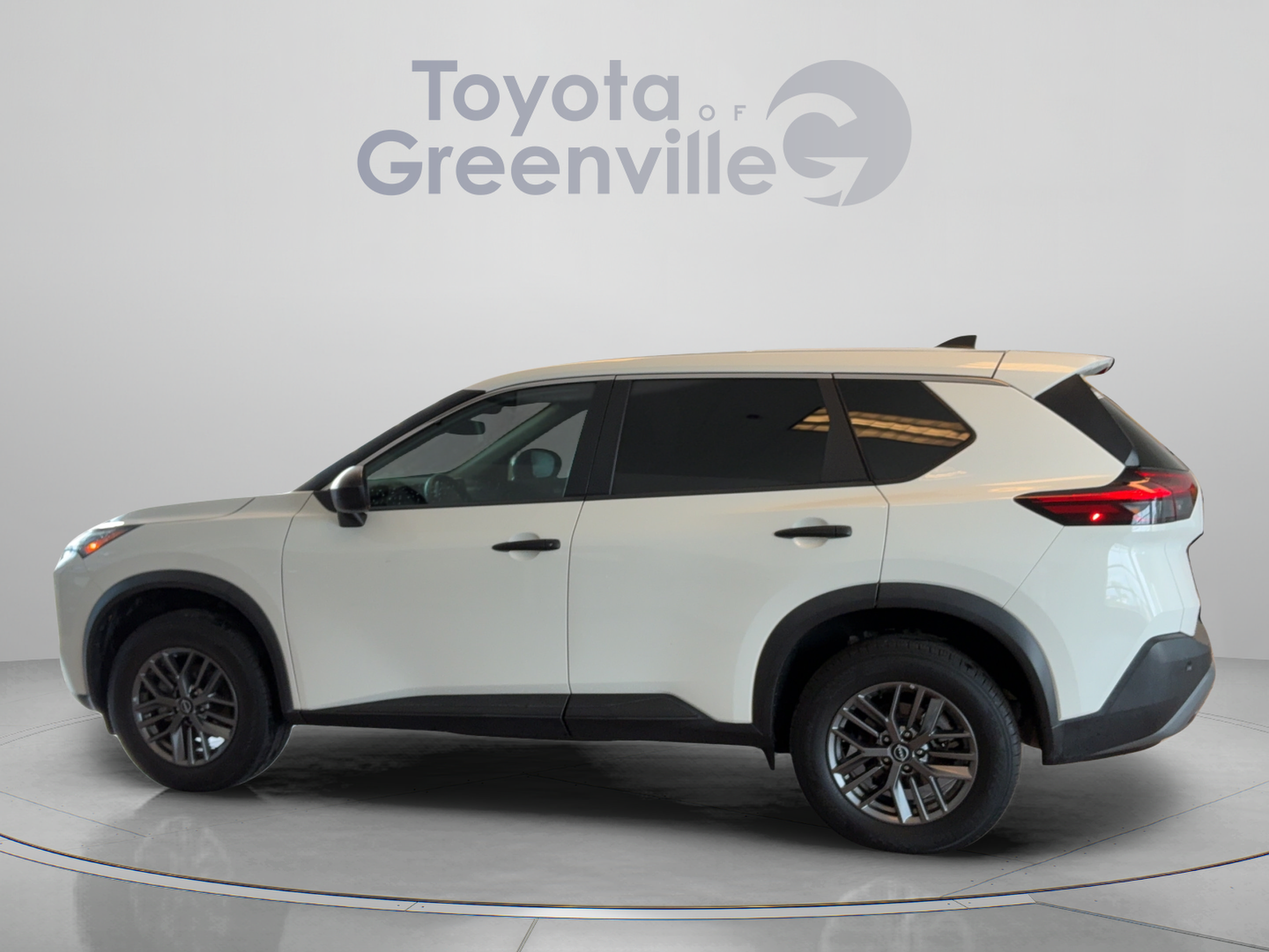 Used 2023 Nissan Rogue S AWD/4WD image 2